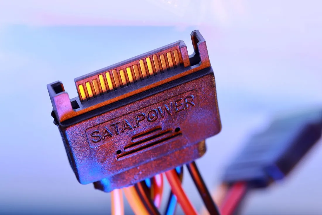 Cables y conectores de una fuente de poder de PC